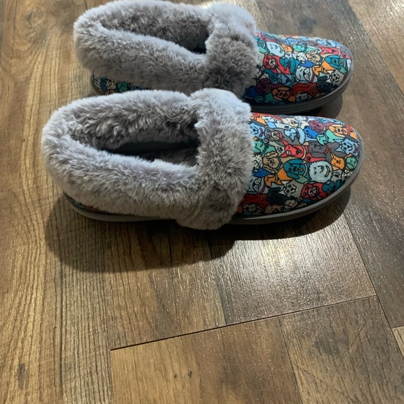 Bobs for Skechers Colorful Dog Print Shoes/Slippers Faux Fur Lining Sz 6.5 NWOT - Picture 3 of 5